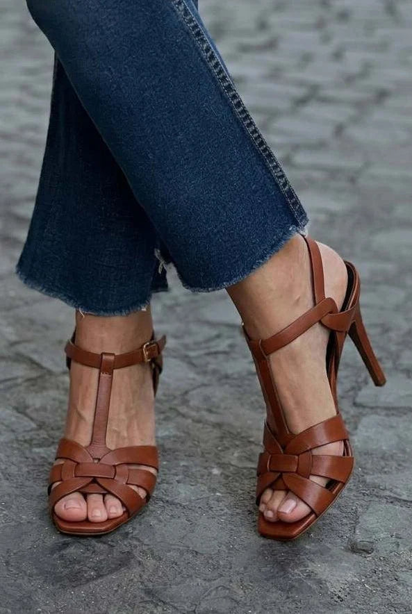 Sandalias de Punta Abierta con Diseño Entrelazado y Tacón de Aguja