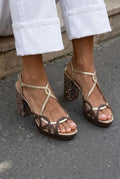 Tacones de Punta Abierta Para un Look Moderno y Cómodo