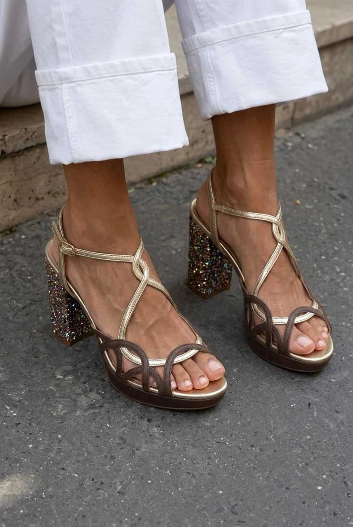 Tacones de Punta Abierta Para un Look Moderno y Cómodo